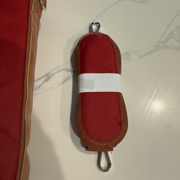 Tirrinia Insulated Wine Cooler- 2 bottles with strap - Picture 8 of 9